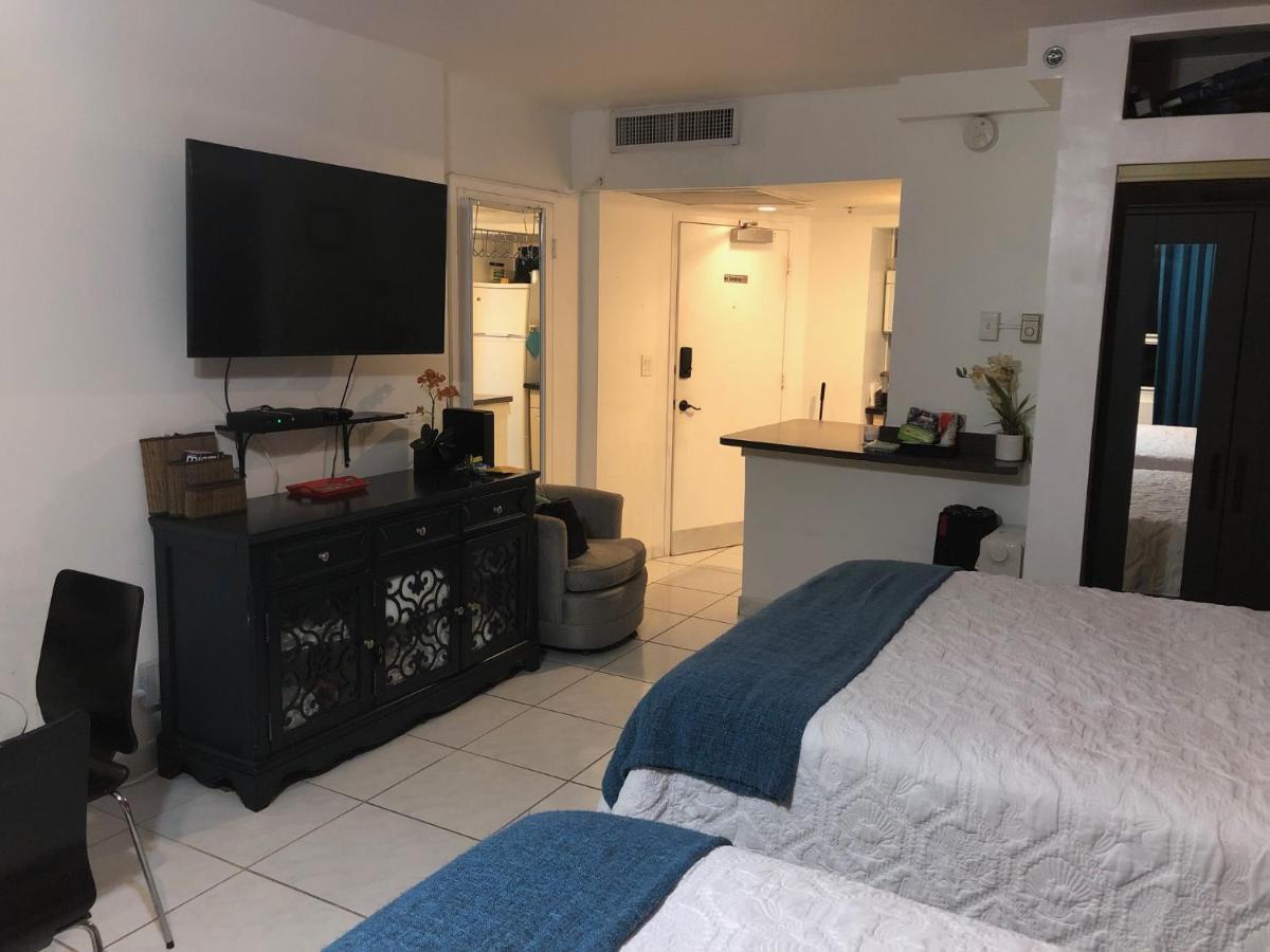 Ocean Front Studio Units Miami Beach Exterior photo