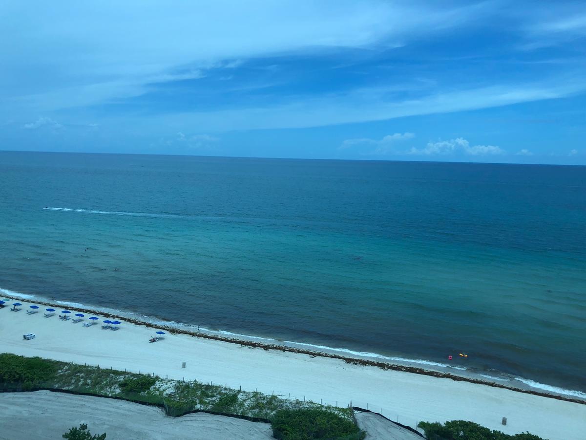 Ocean Front Studio Units Miami Beach Exterior photo