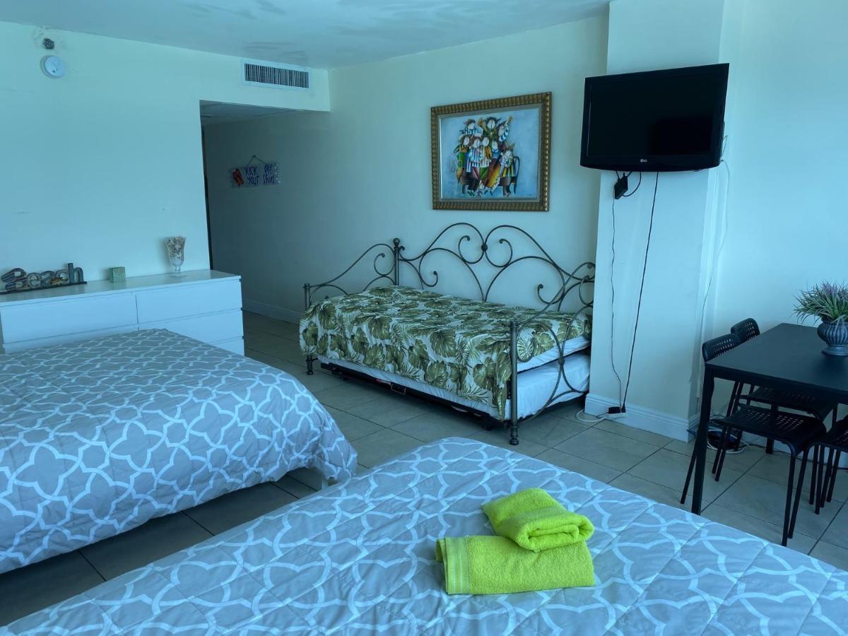 Ocean Front Studio Units Miami Beach Exterior photo